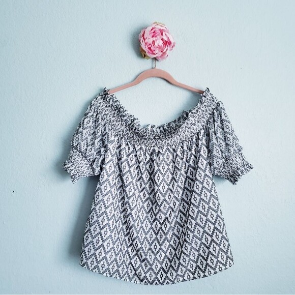 Ryegrass‎ Off The Shoulder Smocked Blouse - Picture 1 of 8